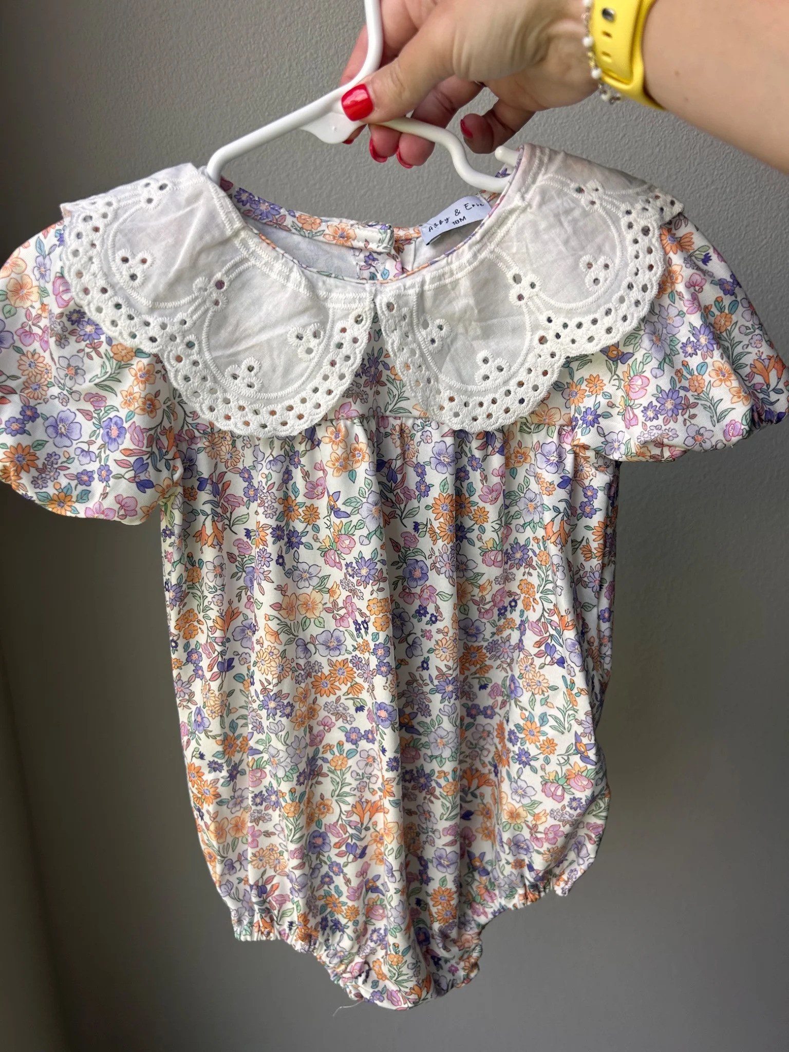 Carli’s Bowtique  - Image 1